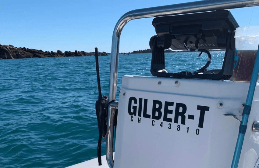 Photo d'un sticker de personnalisation sur un bateau